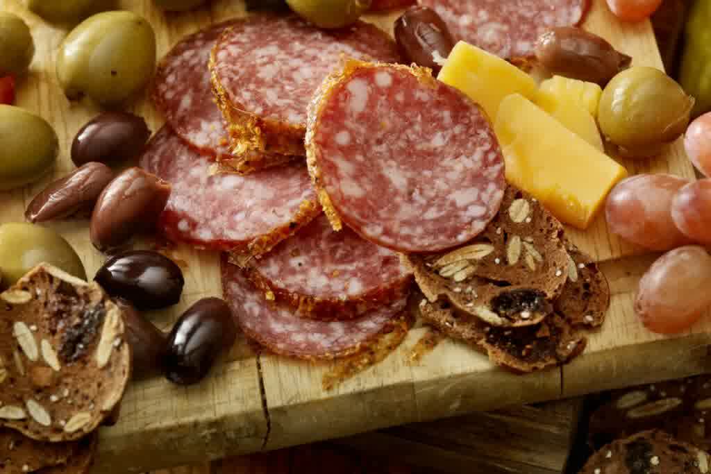 Jakie są najpopularniejsze wyroby wędliniarskie z dziczyzny?