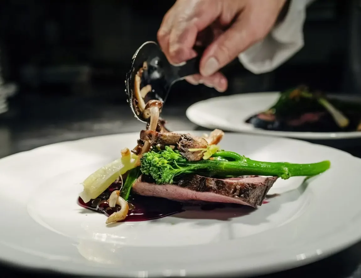 potrawa z dziczyzny w restauracji