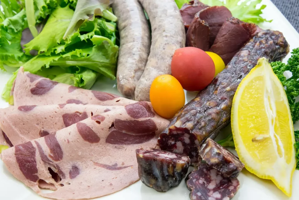 Wędliny z&nbsp;dziczyzny – zdrowe źródło białka