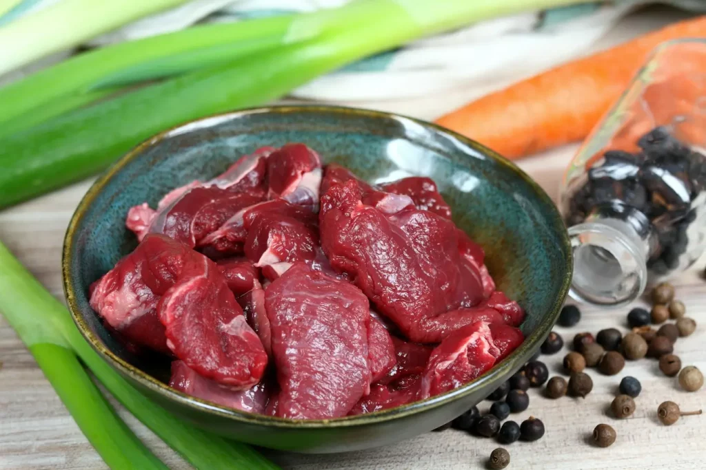 Mięso gulaszowe z&nbsp;jelenia – zdrowy wybór dla każdego