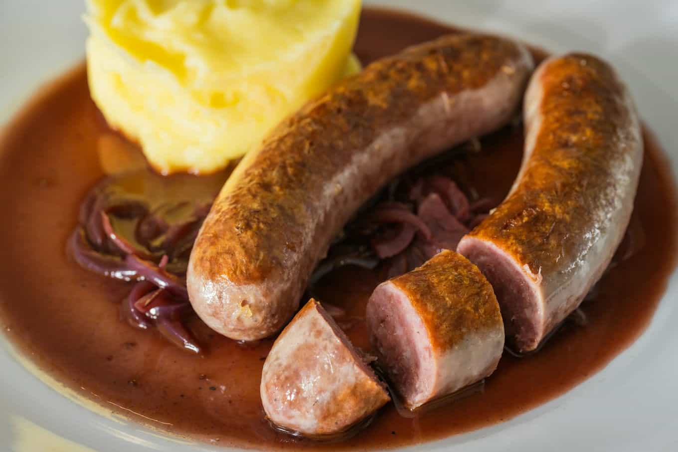 kiełbasa z mięsa jelenia